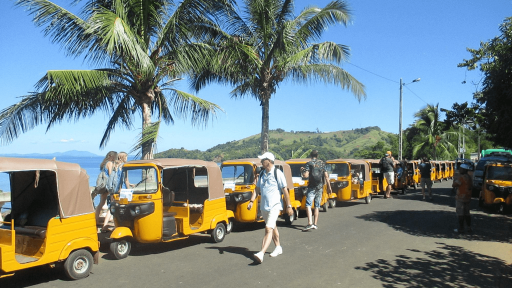 The Tuk-Tuk Story : A Journey through Time and Continents bajaj-tuk-tuk-cannels-tour-madagascar
